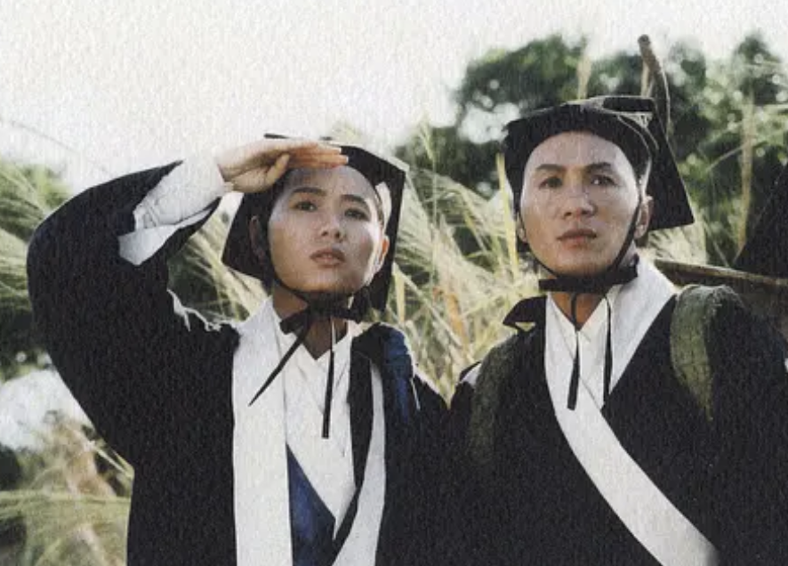 成了广告模特的叶童又被导演谭家明看中,让她参演了电影《烈火青春》