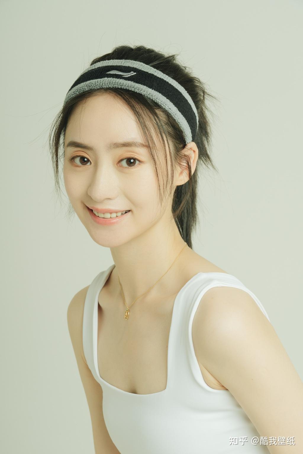 90后演员依灵:戏外清新灵动,戏内反差演绎高冷女警花 - 知乎