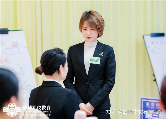 礼仪培训师商务礼仪的发展贵族公爵的商务礼仪是无师自通