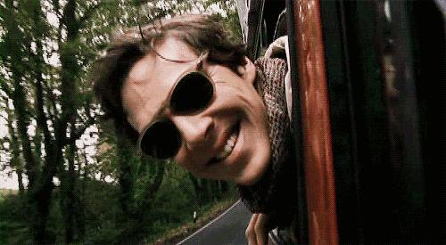 3 grin 露齿而笑▌搭配用法:laugh a hearty laugh 尽情地大笑laugh a