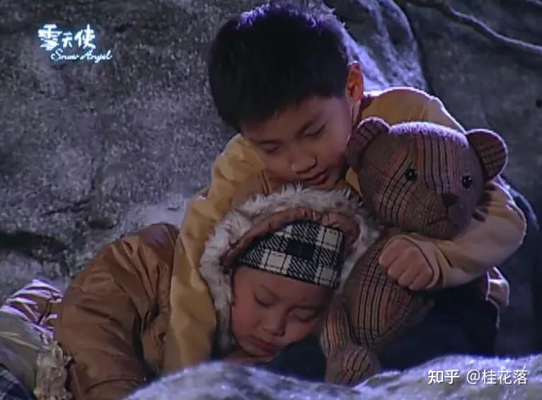 童年经典偶像虐恋剧《雪天使》：5岁的男主和4岁的女主都没有妈妈，他们听信传说一起去山上找妈妈。17年后，男女主重逢且跳崖殉情了 - 知乎