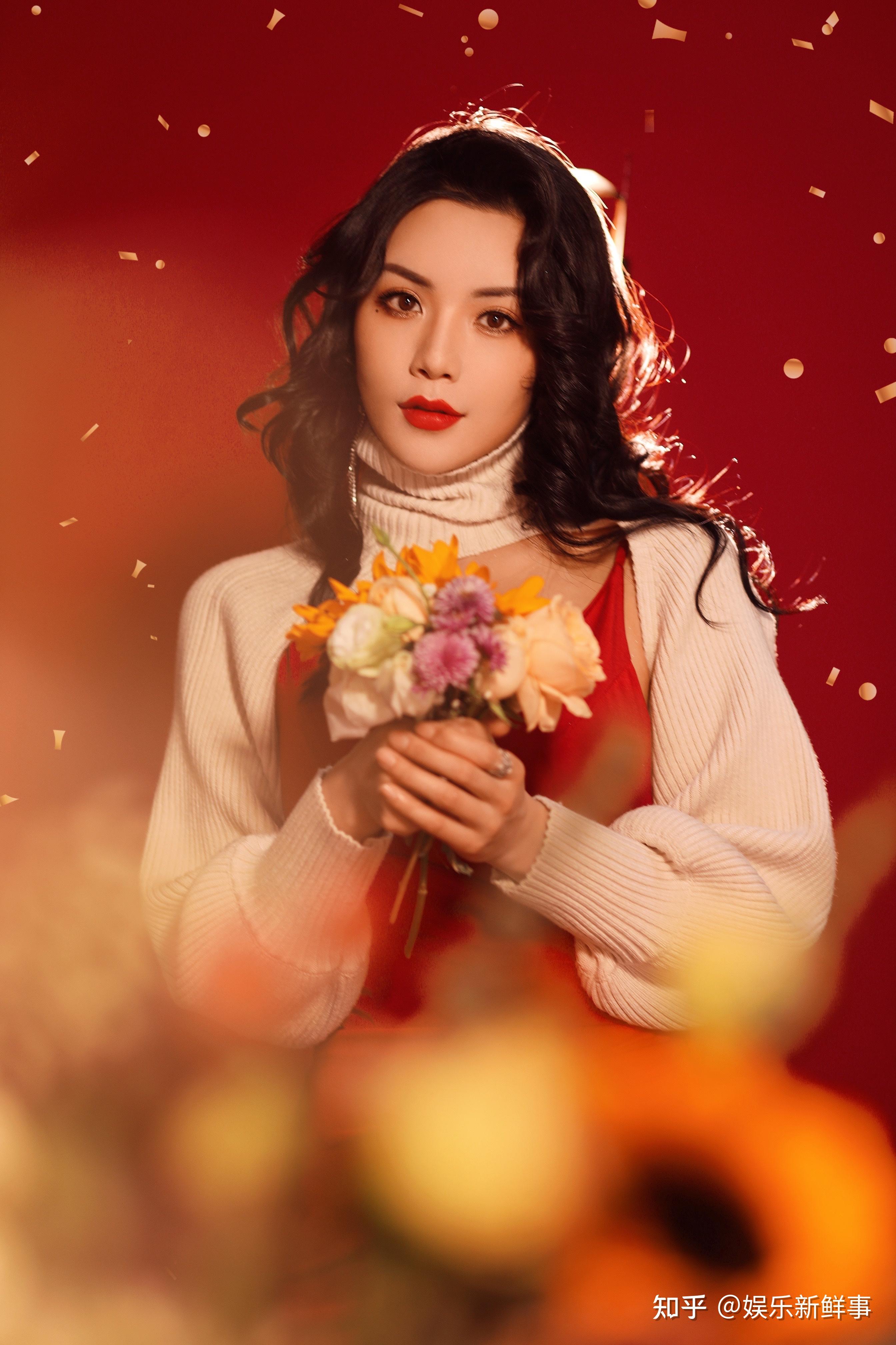 演员赵茜曾诠释过多种角色, 从《归还世界给你》的霸气御姐胡雯汐, 再