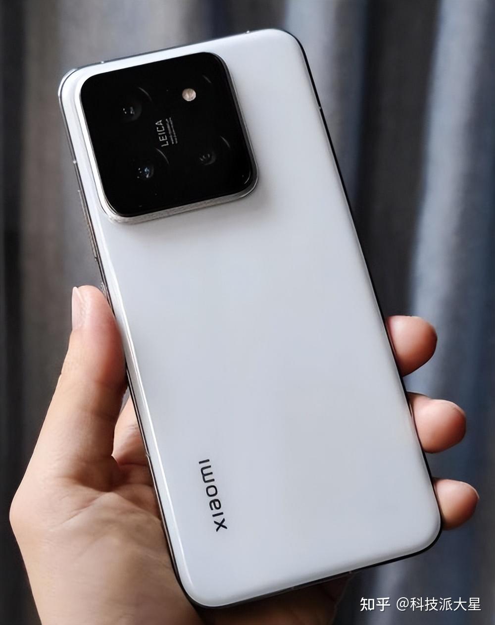 手机评价:小米 14 轻薄小巧的外