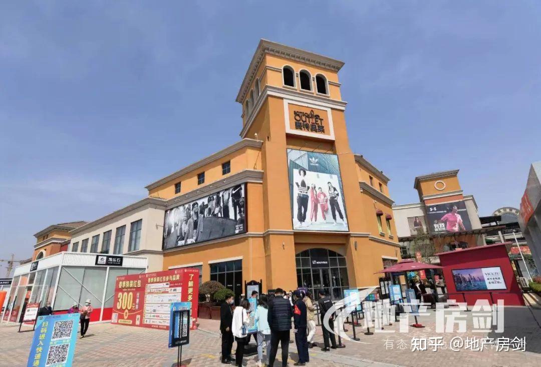 西安开业了熙地港购物中心;奥特莱斯则在西安开业了王府井奥莱临潼店