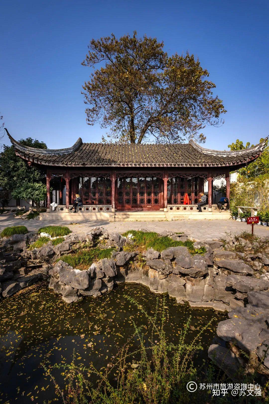 五峰园得名于园中的五座石峰,分别为丈人峰,观音峰,三老峰,庆云峰和擎