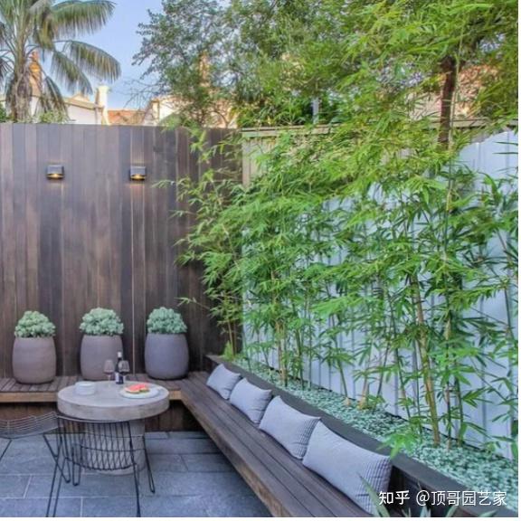 卡座可以跟花池,树池,围墙和水景等景观元素结合,形成各种有围合感的