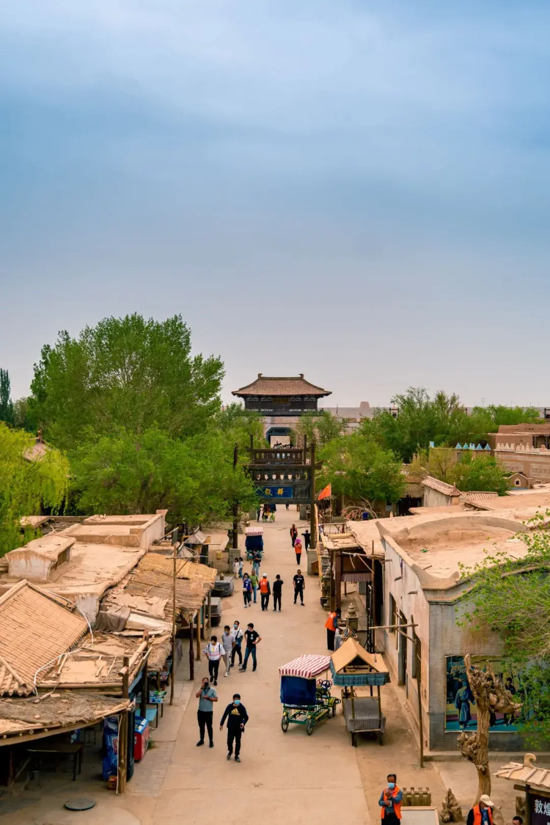 这里先后在这里拍摄过二十多部中外影视剧目,现已成为游客打卡的参观