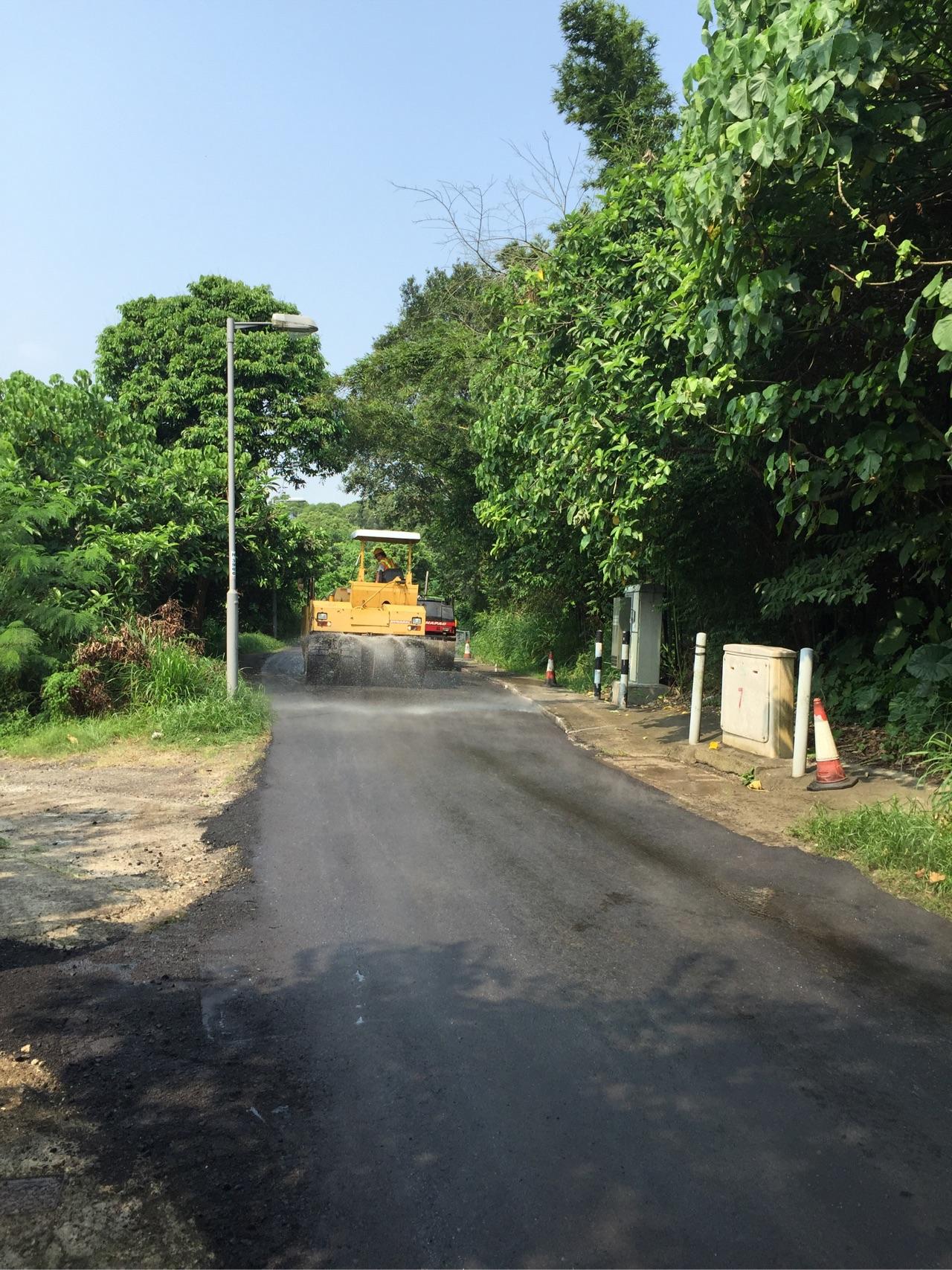 沥青路面很多小鼓包是什么原因? - 知乎