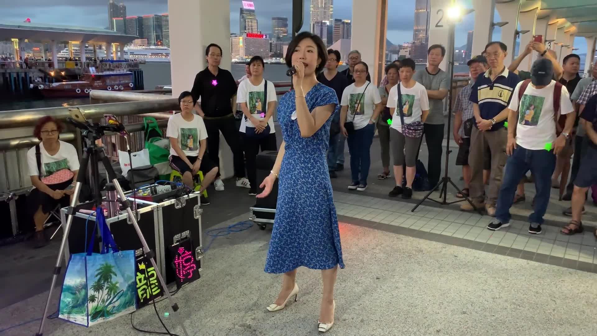 星光大道龙婷演唱邓丽君云河声音一出全场掌声立马响起来