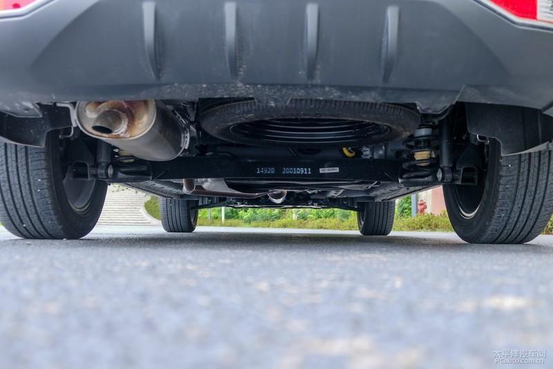潍柴u70较轻的整备质量(1576kg),驾驶起来并不会觉吃力,变速箱的升挡