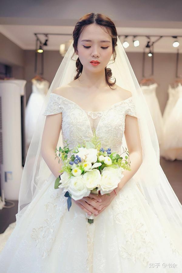 试纱记哇你跟气质新娘就差这样一件法式婚纱