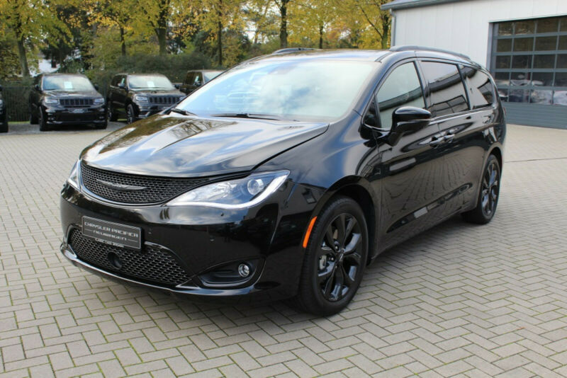 克莱斯勒大捷龙进口身份气场不输埃尔法