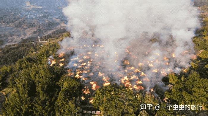 翁丁原始部落大火图片图片