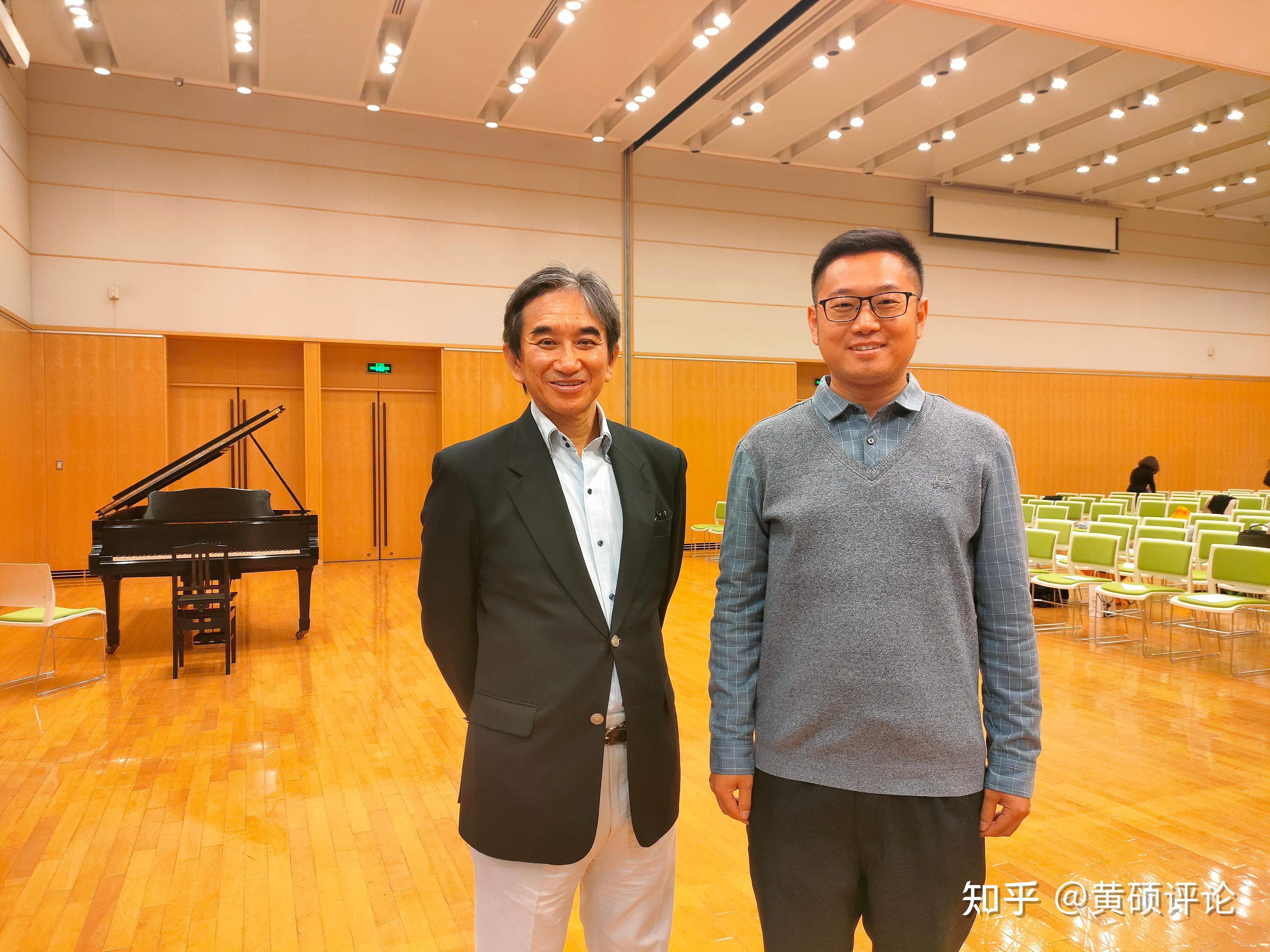 日本驻华大使垂秀夫和"黄硕评论"新媒体创始人,资深媒体人,评论员黄硕