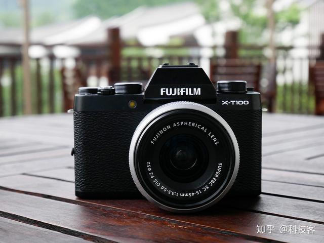 轻奢实力派富士入门微单xt100化身时尚新宠