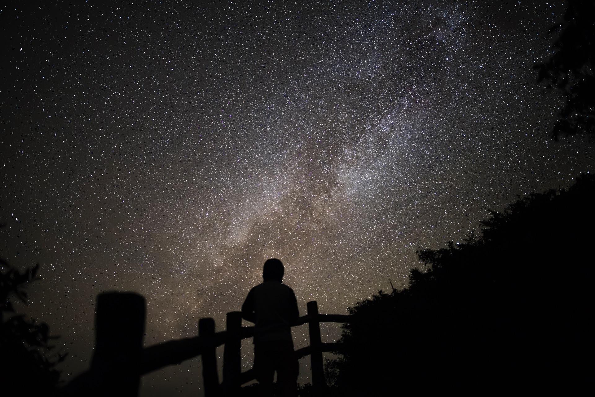 为什么一般的农村看不见完美的星空