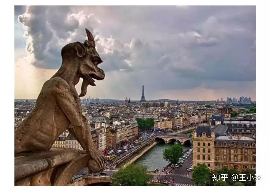 可以眺望整个巴黎如诗画般的美景,欣赏绝美的塞纳河