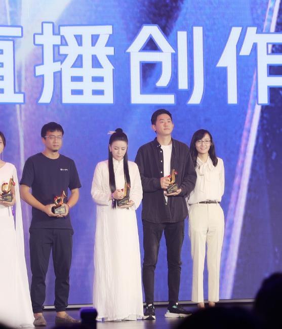 新神曲天后张晓棠亮相上海苏幕遮原唱红遍网络