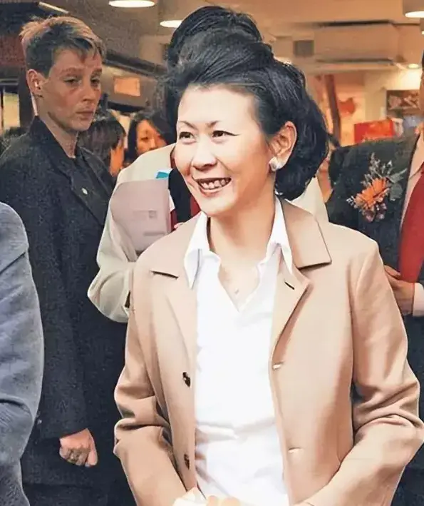 李嘉诚身旁的女人,身家百亿,登上富豪榜