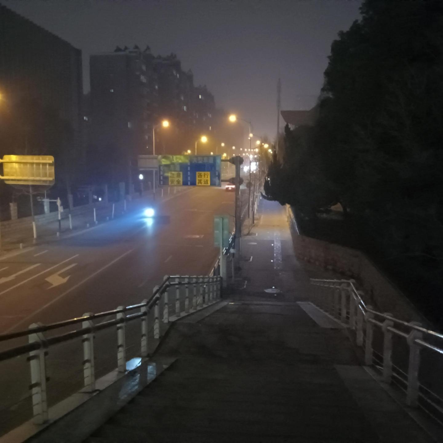 旁听的老何