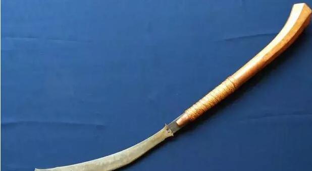 总长8128厘米刃长40厘米来自菲律宾南部的一种大型弯剑