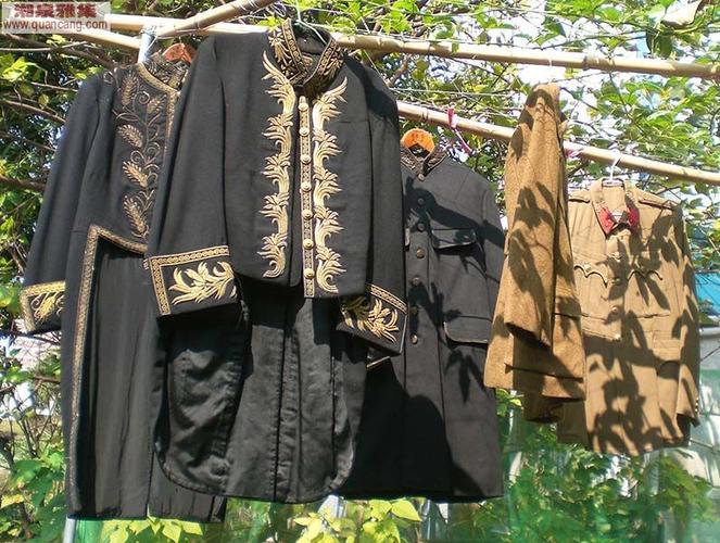 图中之大礼服佩勋一位景云章(大绶 左胸星章),勋二位柱国章(右胸星章)