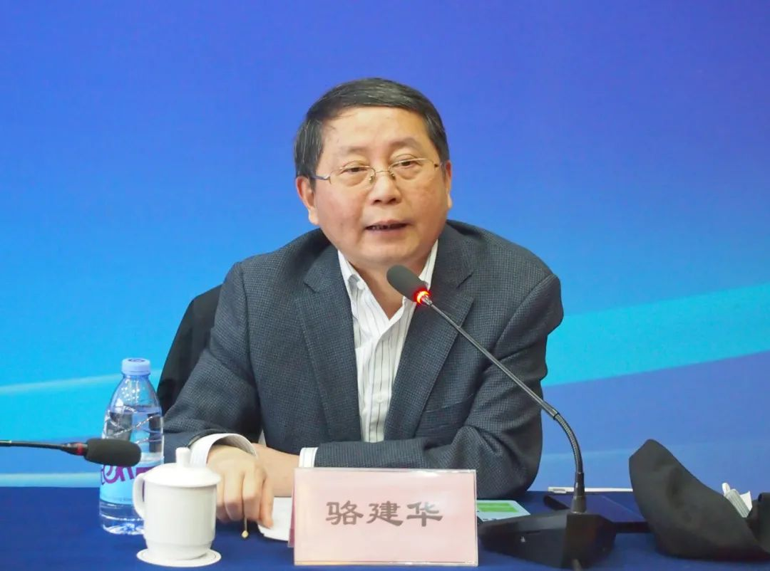 ▼全国工商联环境商会副会长兼首席环境政策专家骆建华.