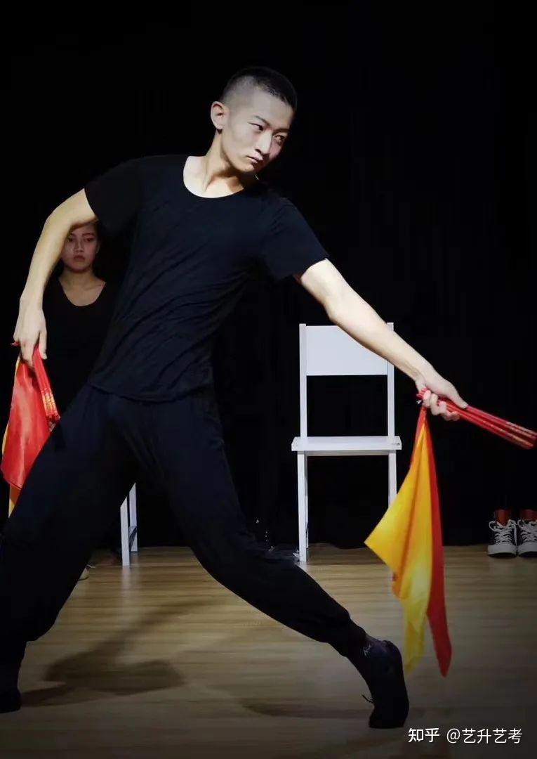 一心向军的他被上体录取后依旧报考军艺! - 知乎