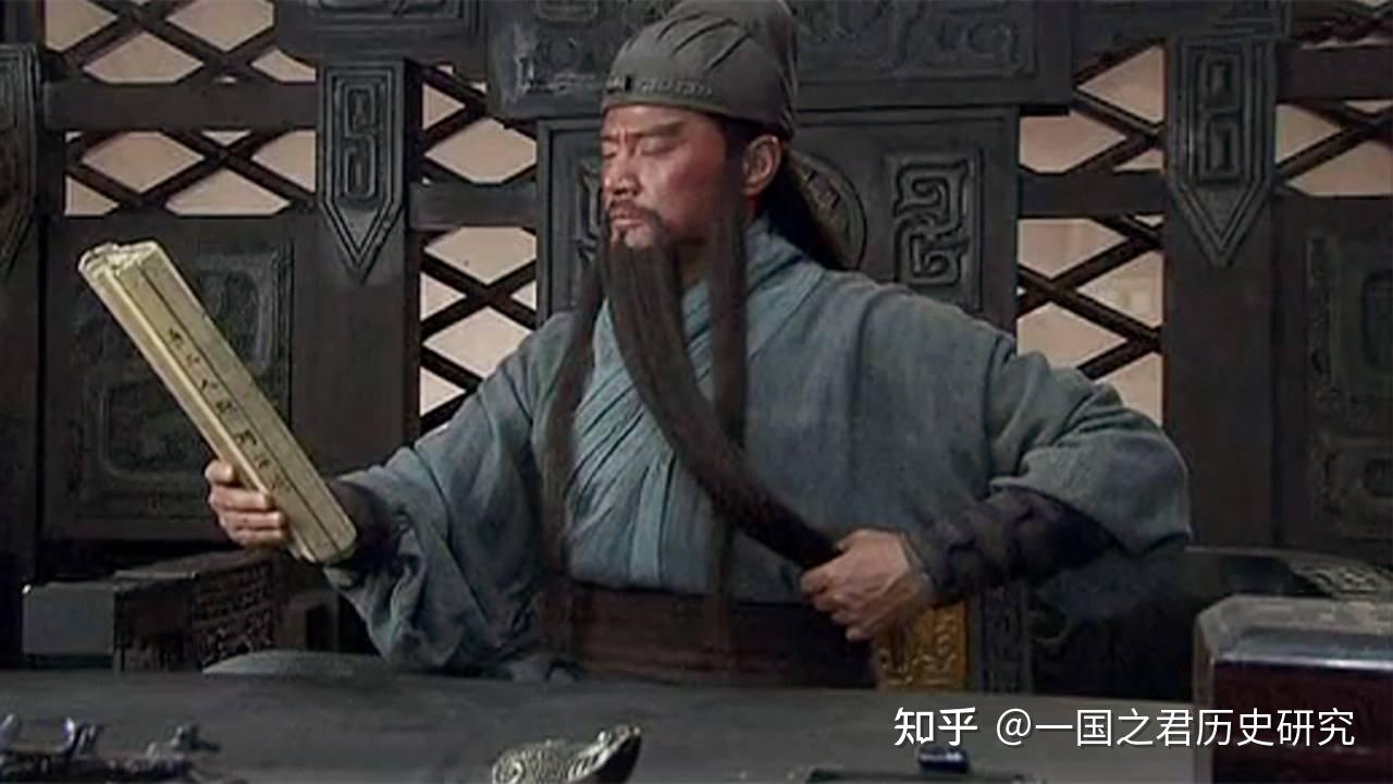 关审就经常读《易经》和《春秋》,而在当时,只有士家大族才有能力读书