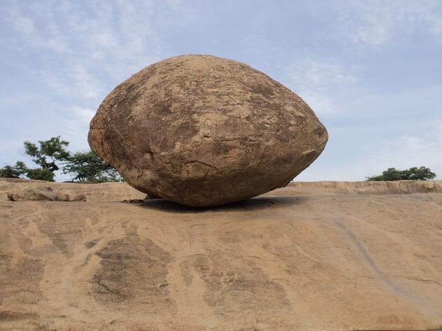 重250吨的巨石 坐落45度斜坡1300年不倒 7头大象都没将其移开 - 知乎