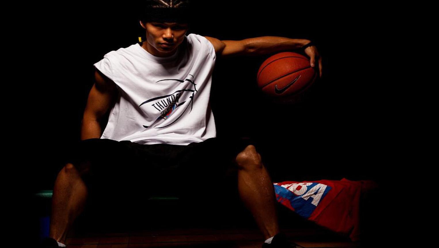 将中国功夫与街头篮球相结合,创造出了令人眼花缭乱的功夫篮球搪贩