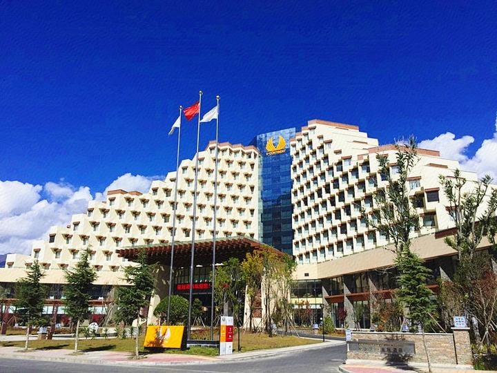 林芝五洲皇冠酒店美团酒旅 · 酒店林芝 · 和平广场林芝格拉丹东贵宾