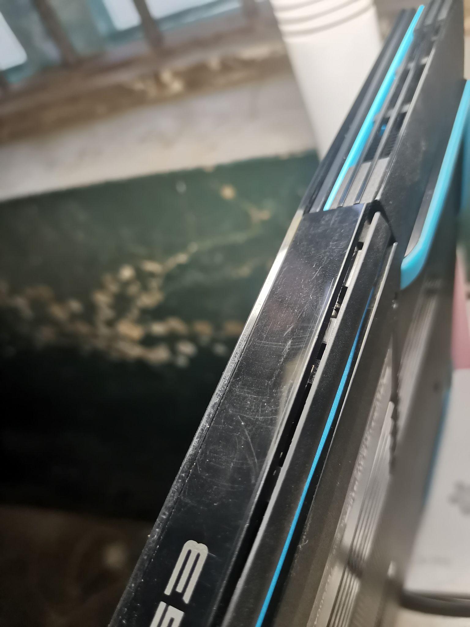 19年10月买的新款戴尔g3现在转轴处裂开了怎么办