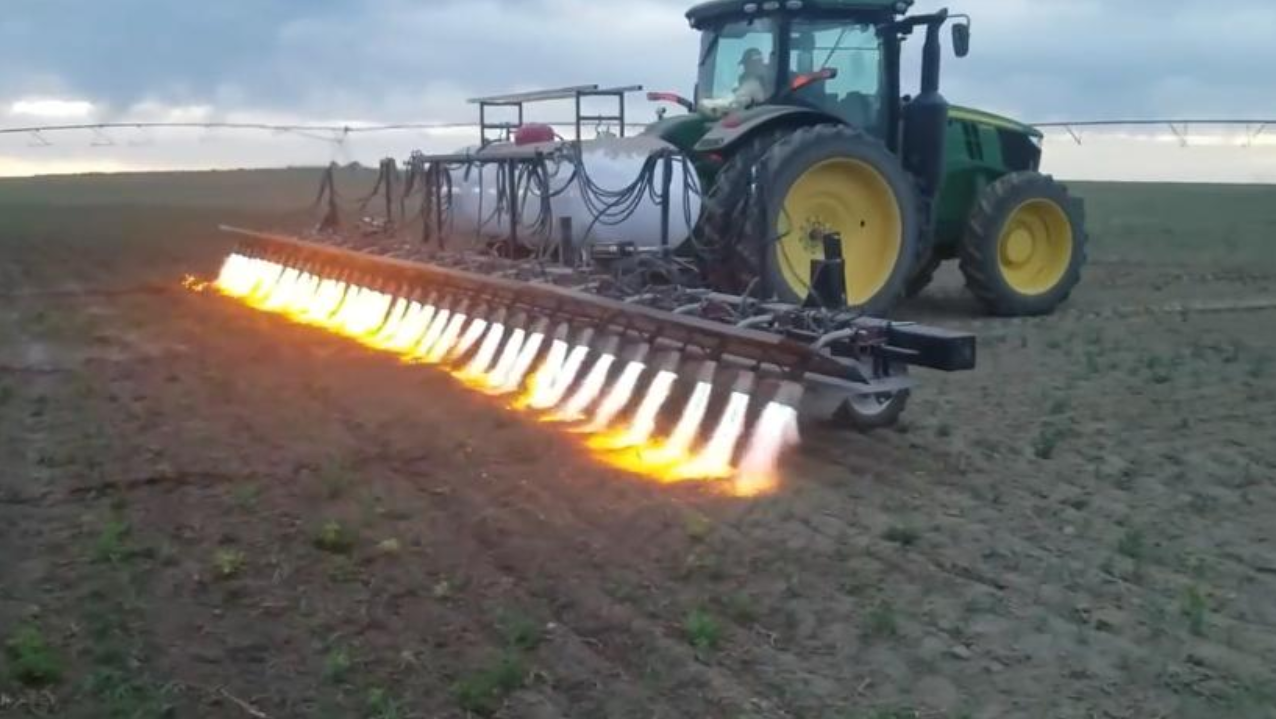 农民浇地不用愁了,一次性浇地500亩的智能大喷灌机,农民的好帮手