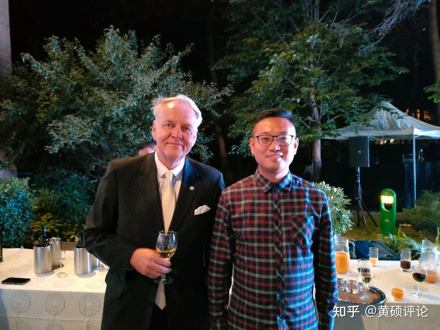 斯洛伐克驻华大使彼得·利扎克与"黄硕评论"新媒体创始人,资深媒体人,