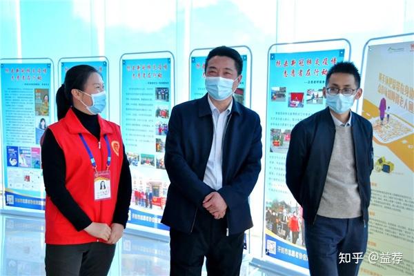 开封市志愿者协会秘书长邢俊娜,雷锋车队负责人李海燕,资深志愿者郭妍