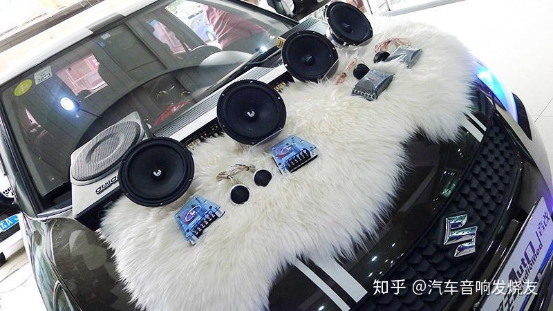 铃木雨燕汽车音响改装享受和朋友一起改装的乐趣主动分音体验