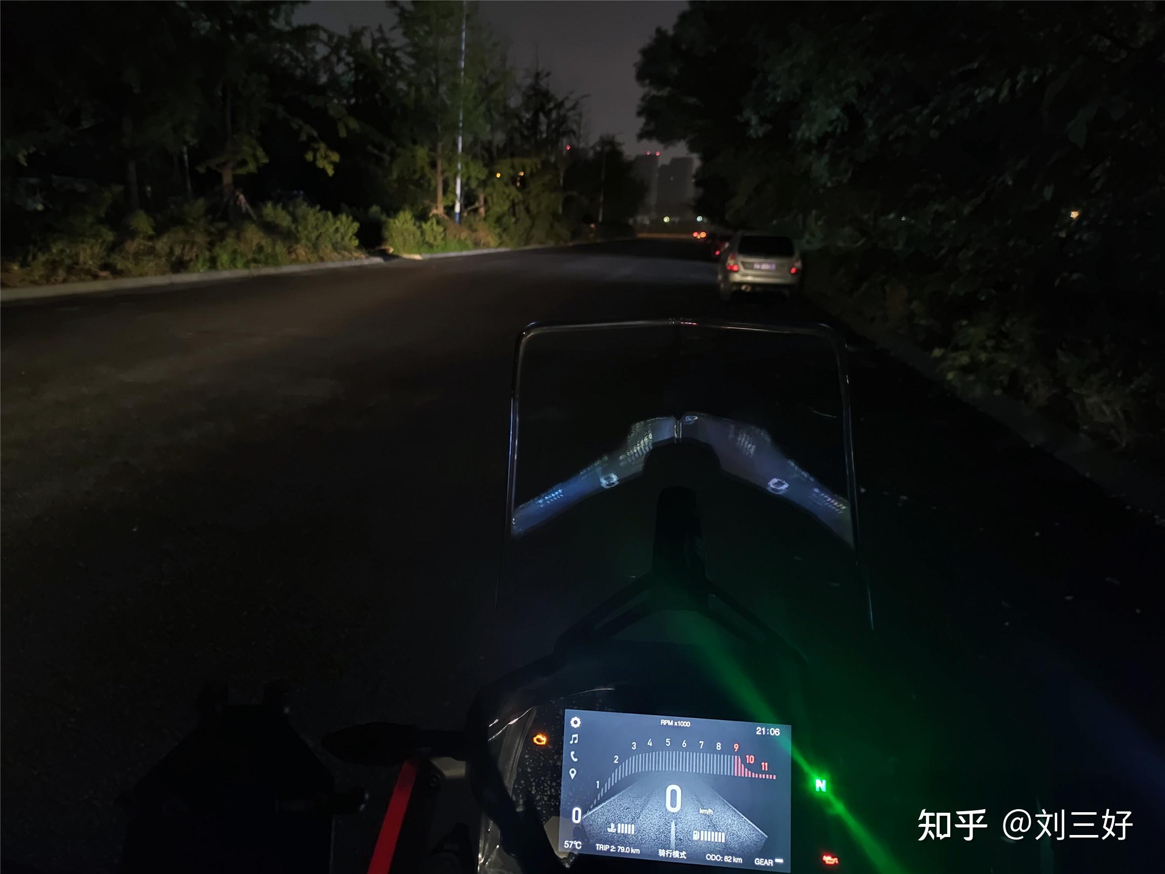 人生第一辆adv摩托莫里尼x-cape 650,谈谈夜骑体验感受