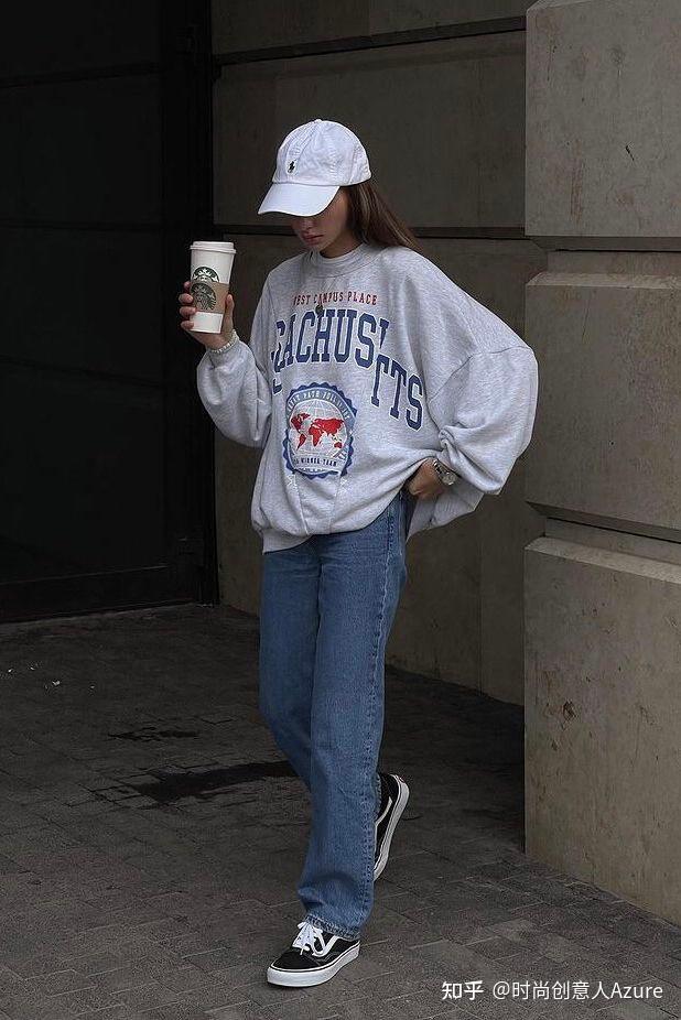 又大方的套头卫衣,有着低调和大方的气质,日常穿有些休闲搭配一些配饰