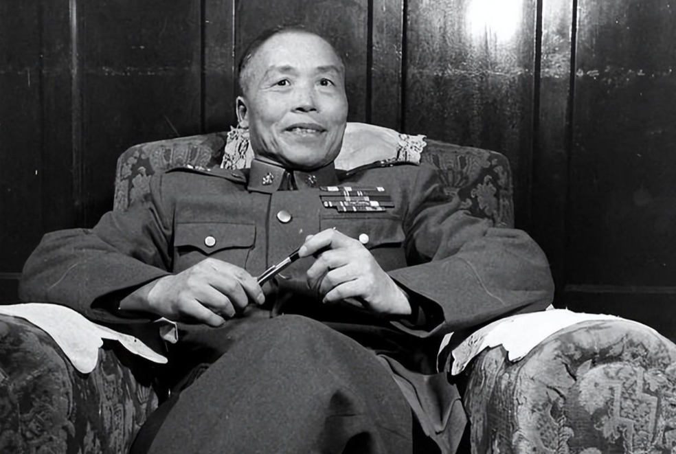 他曾是日军的翻译官,冒死传出一份情报,仅7个字救29万中国军人