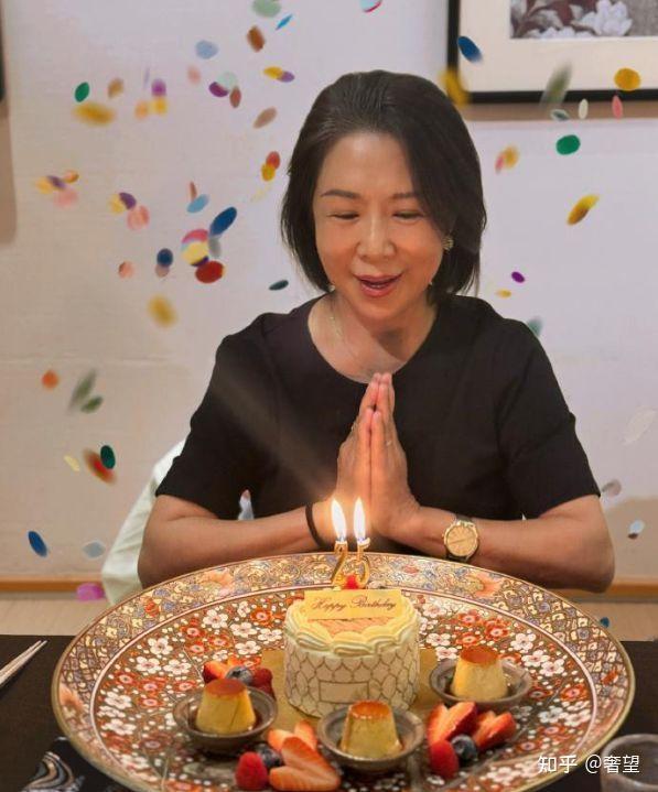 卢靖姗晒全家福为婆婆庆生赞婆婆是最好奶奶网友关系真好