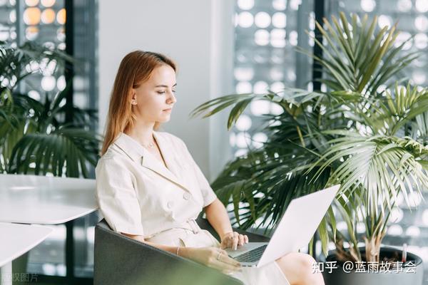 初入职场，必备下载攻略帮你轻松上手 (初入职场必备技能)