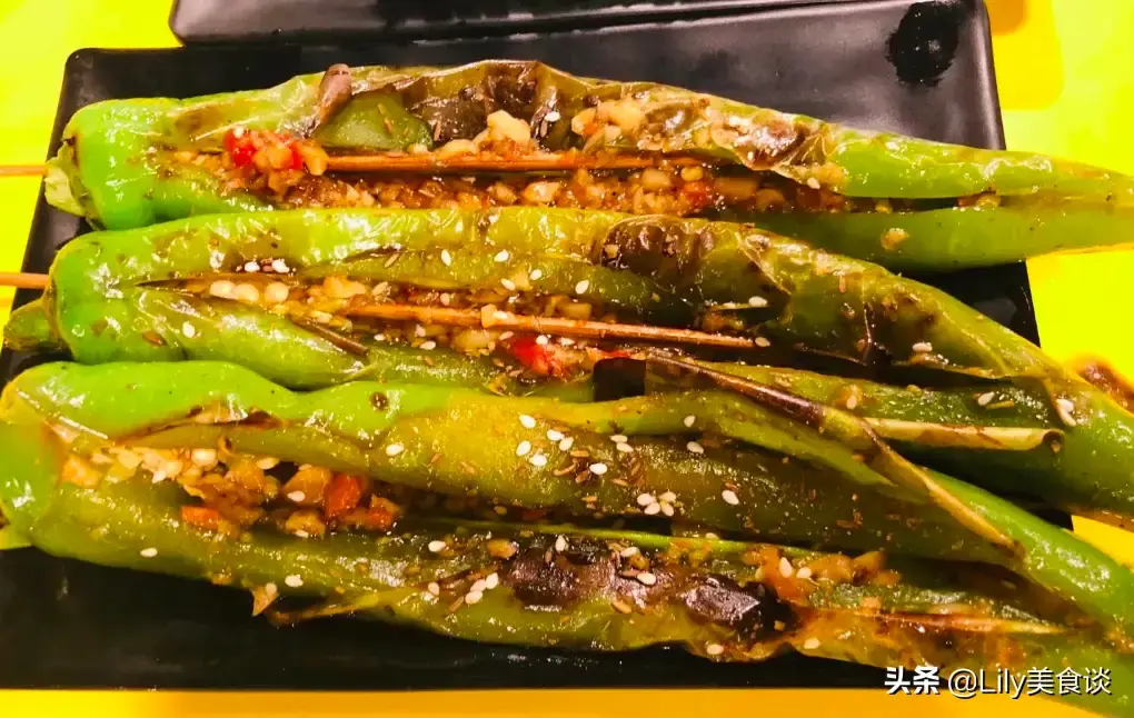 4,烤青椒青椒这种食材想做假是不可能的,这类蔬菜的食材成本也不是