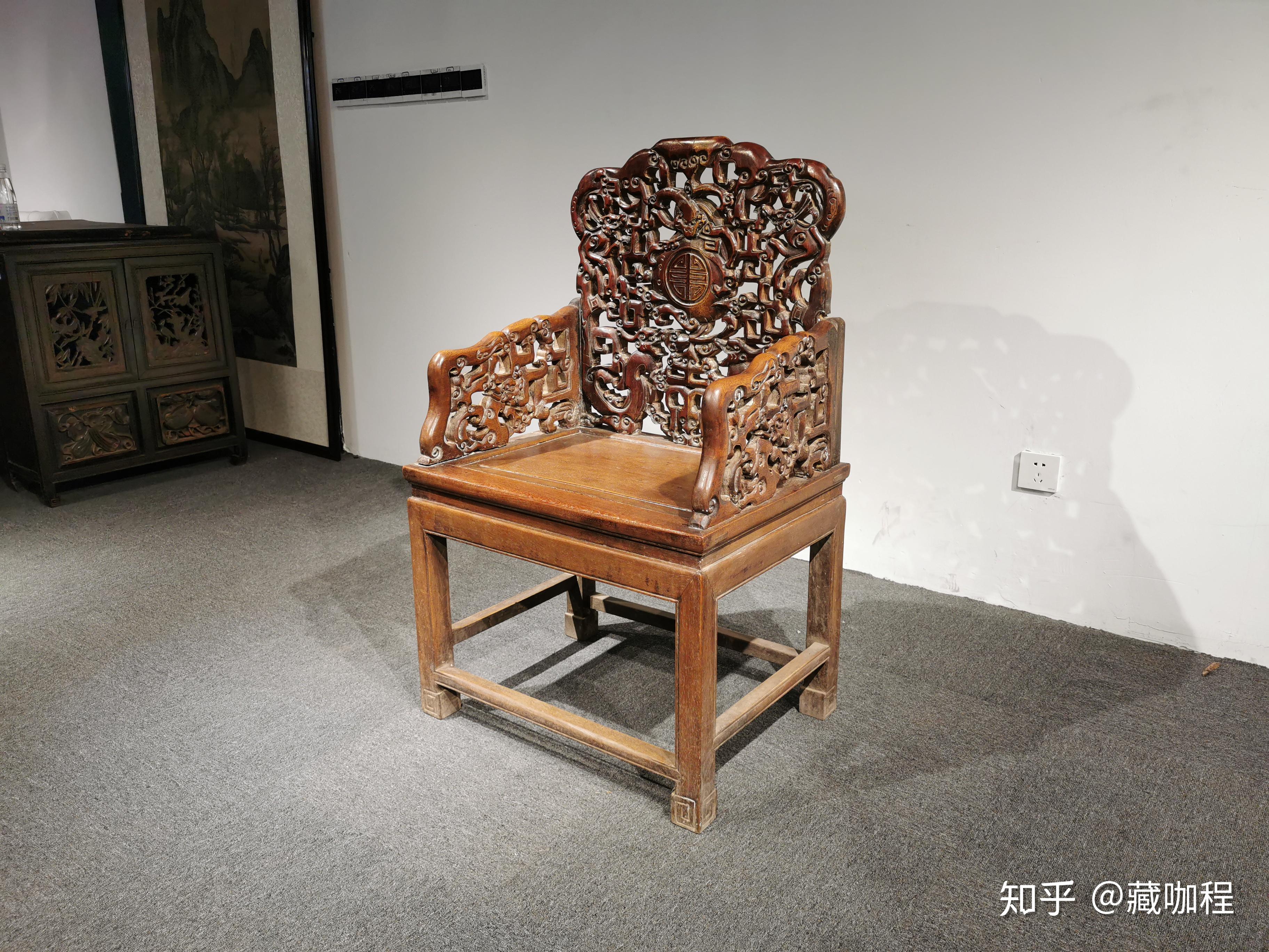 明天我们将走进故宫,一起去南大库家具馆探寻,查找龙椅的蛛丝马迹.