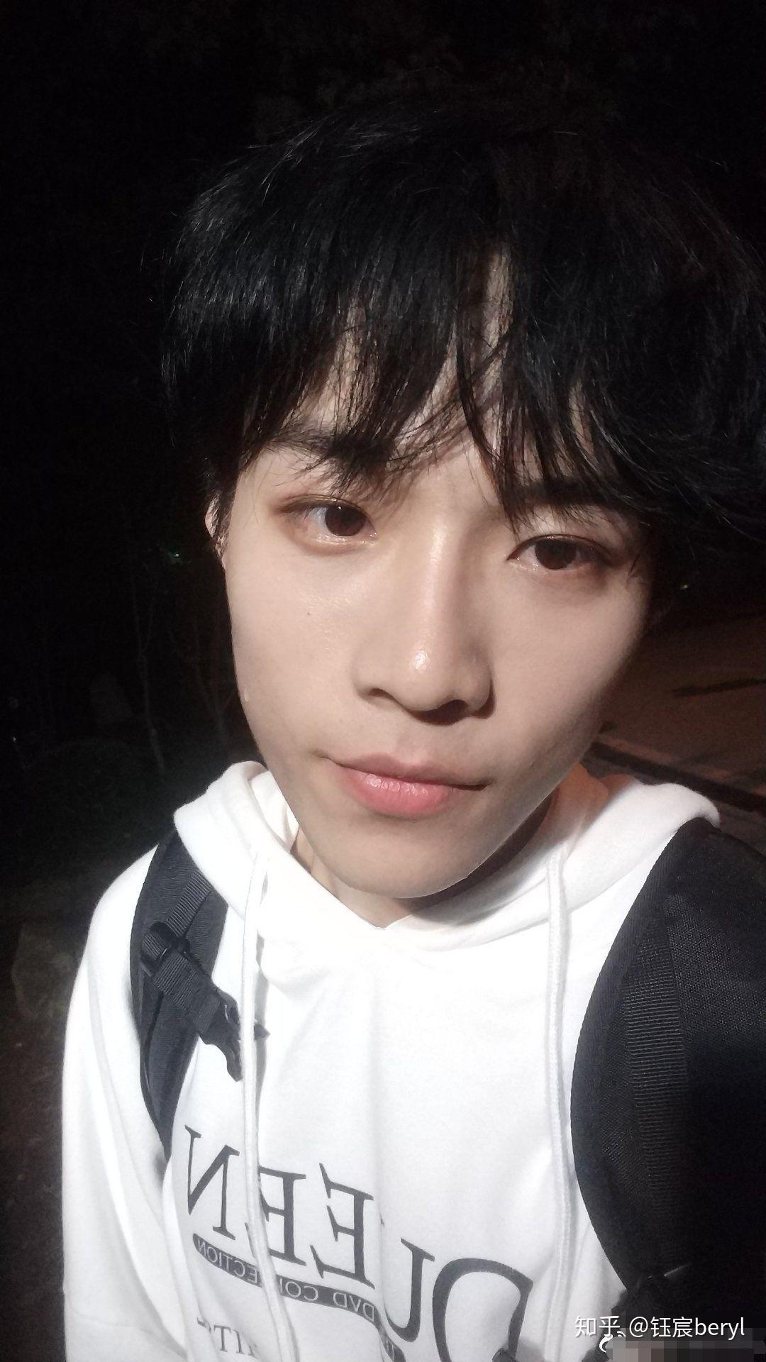 你见过最帅的高中男生长什么样? - 知乎