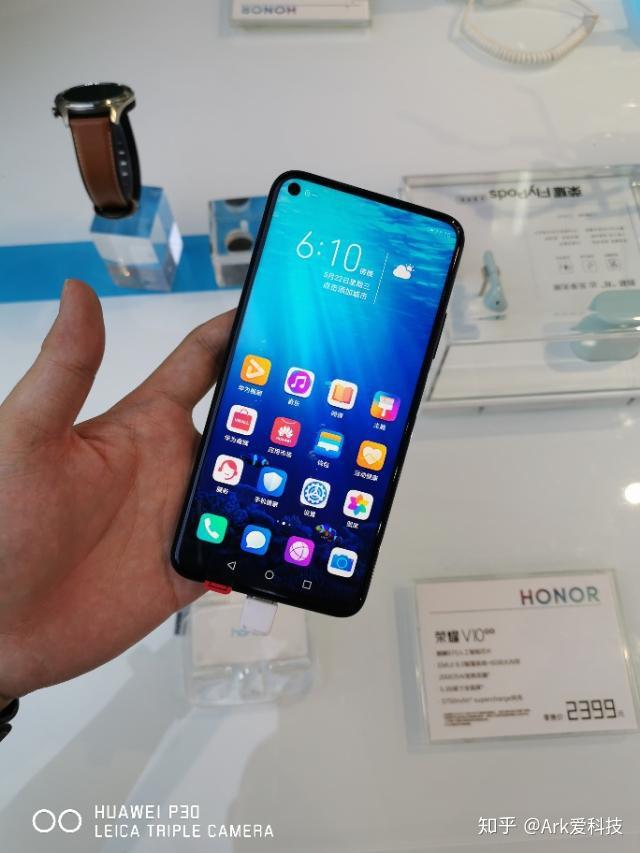 并没有,只得下载一个遥控器,后来发现荣耀20说真的没有红外遥控