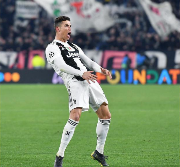 c罗步梅西后尘球迷高喊梅西挑衅c罗不雅动作回应或被重罚