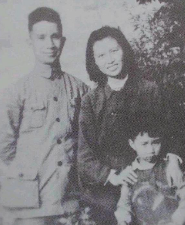 粟裕给夫人楚青留下的最痛苦"遗物",藏在头颅中54年的三块弹片