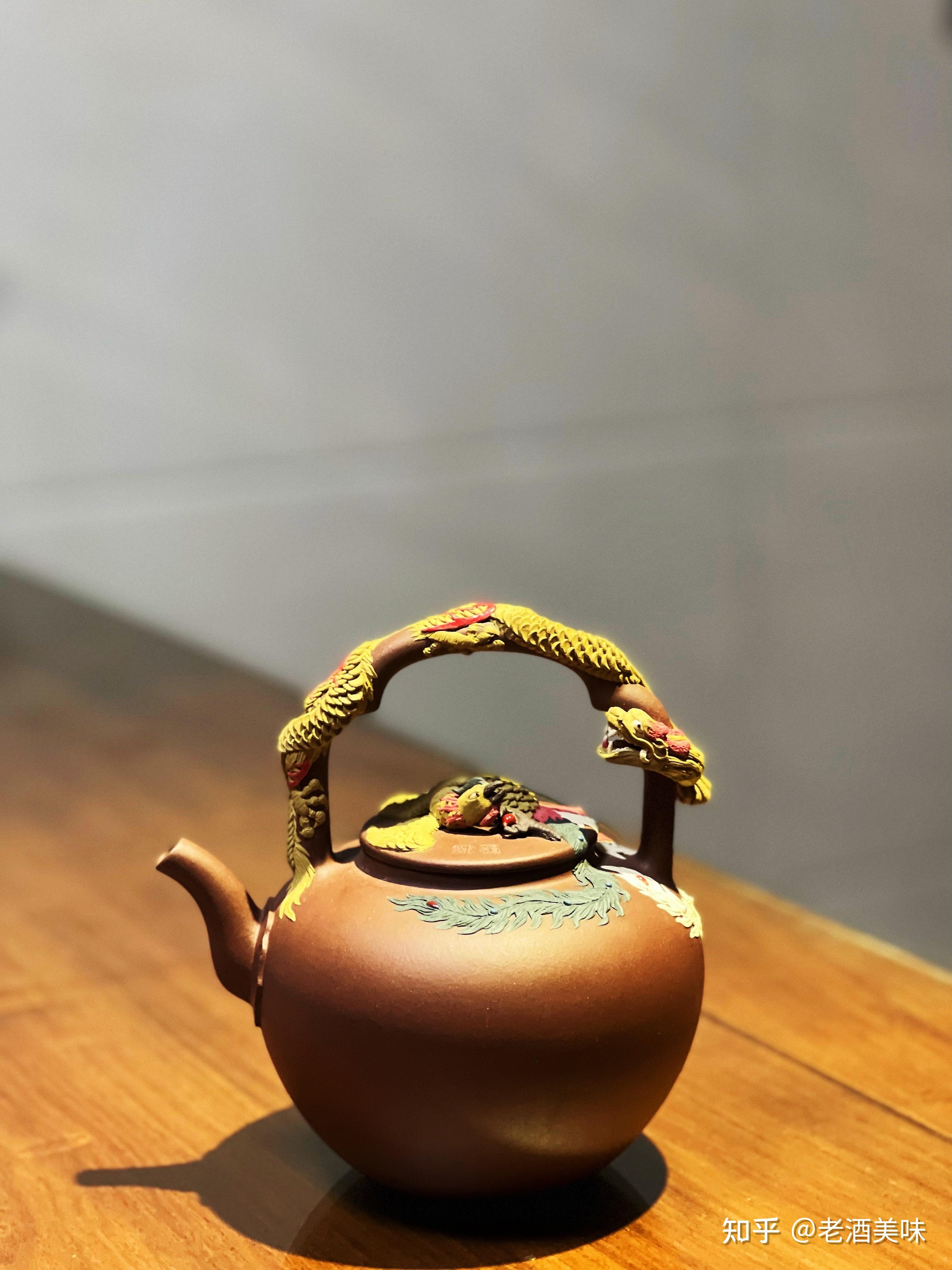 山沉睡几亿余年的紫砂,被誉为紫玉金砂的紫泥三年前来的朱亮的手中,一