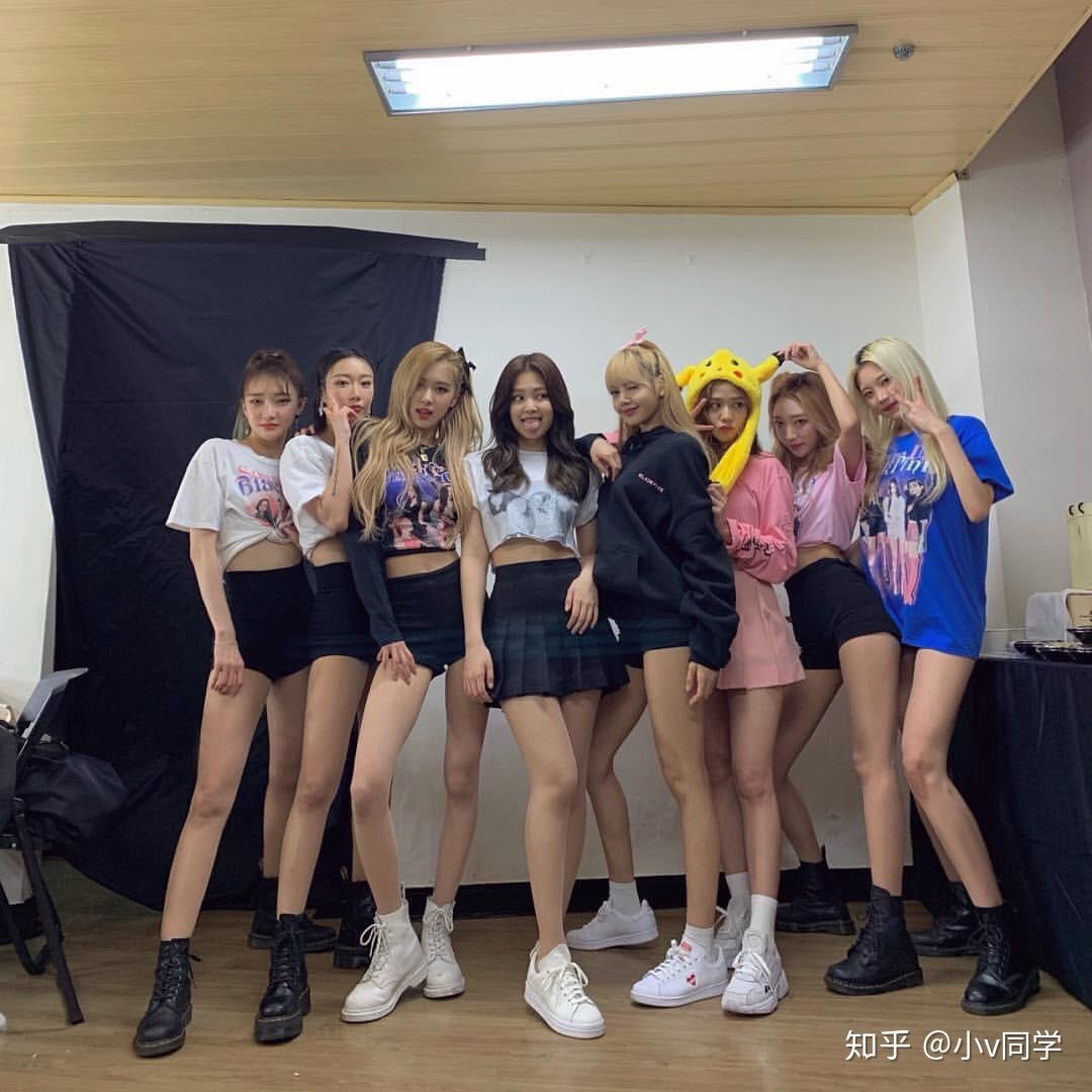 从图上目测朴彩英目前的身高?